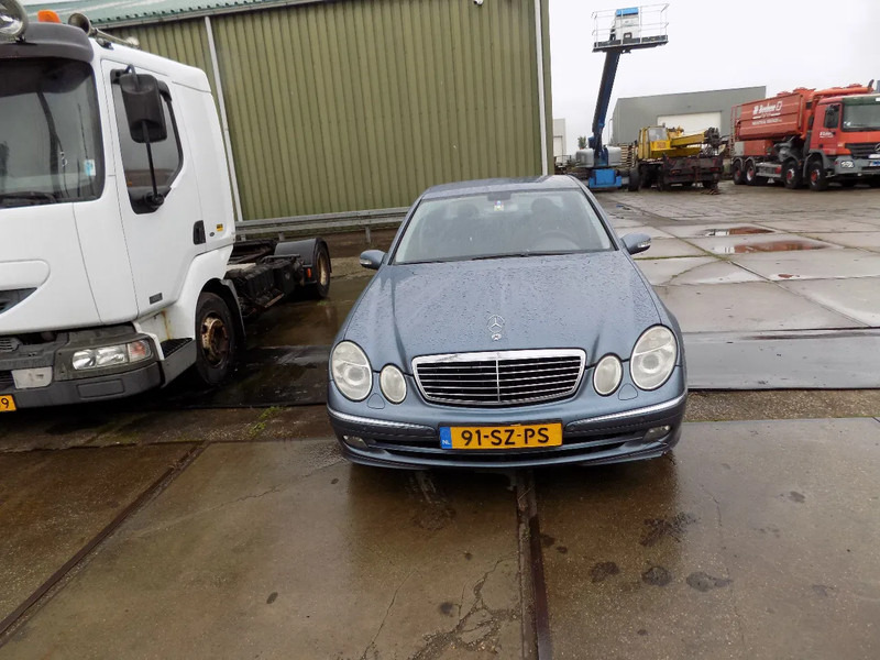 Mercedes-Benz E-Klasse 320 CDI sedan avantgarde - Binek araba: fotoğraf 3 Mercedes-Benz E-Klasse 320 CDI sedan avantgarde - Binek araba: fotoğraf 3