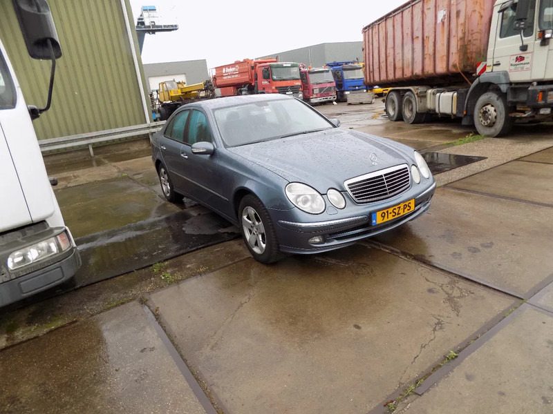 Mercedes-Benz E-Klasse 320 CDI sedan avantgarde - Binek araba: fotoğraf 2 Mercedes-Benz E-Klasse 320 CDI sedan avantgarde - Binek araba: fotoğraf 2