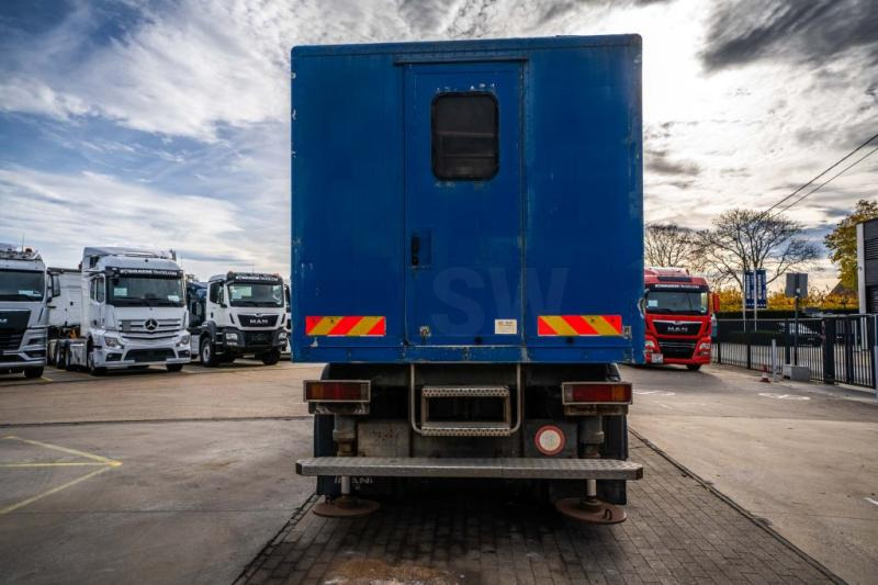 MAN TGA 33.363 FDAK- 6x6 + LABO - Kapalı kasa kamyon: fotoğraf 5 MAN TGA 33.363 FDAK- 6x6 + LABO - Kapalı kasa kamyon: fotoğraf 5