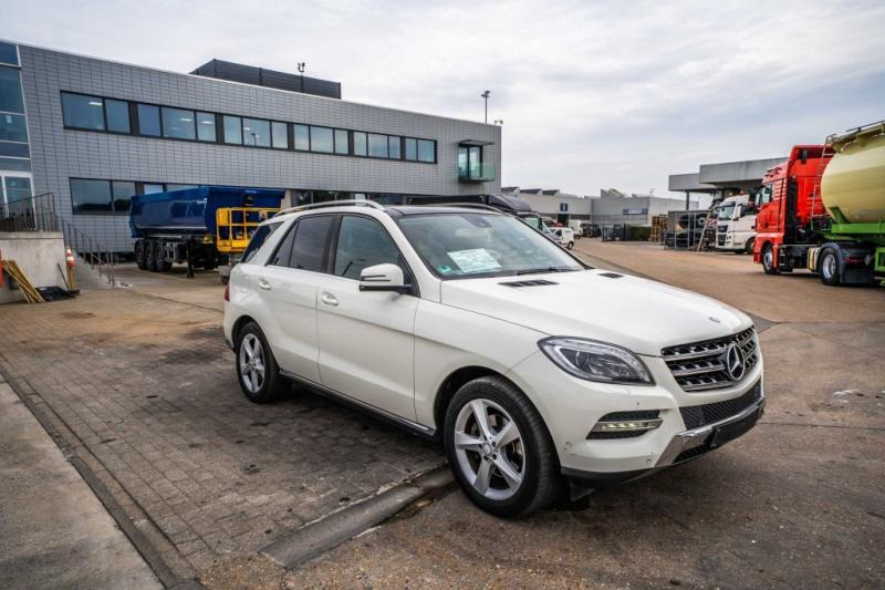 Mercedes-Benz ML 250 CDI - Sedan araba: fotoğraf 2 Mercedes-Benz ML 250 CDI - Sedan araba: fotoğraf 2