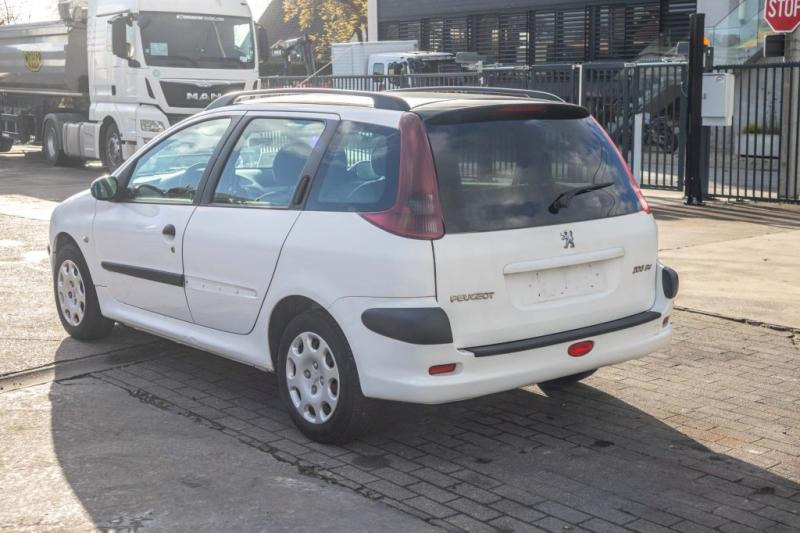 Peugeot 206 SW - Binek araba: fotoğraf 4 Peugeot 206 SW - Binek araba: fotoğraf 4
