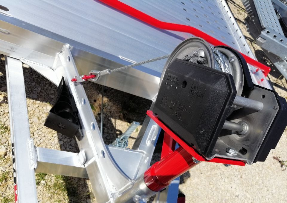 Besttrailers Silverstone - Araba taşıyıcı römork: fotoğraf 5 Besttrailers Silverstone - Araba taşıyıcı römork: fotoğraf 5