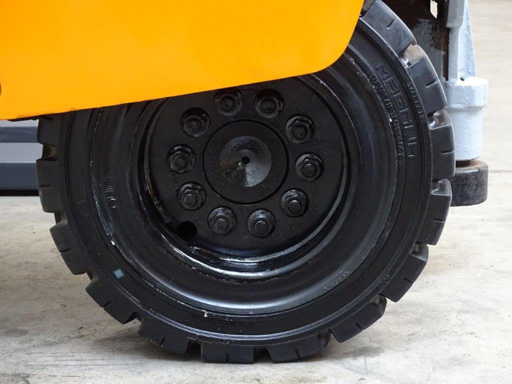 Hubtex DQ45-G - TRAVERSE - 4 yönlü reach truck: fotoğraf 2 Hubtex DQ45-G - TRAVERSE - 4 yönlü reach truck: fotoğraf 2