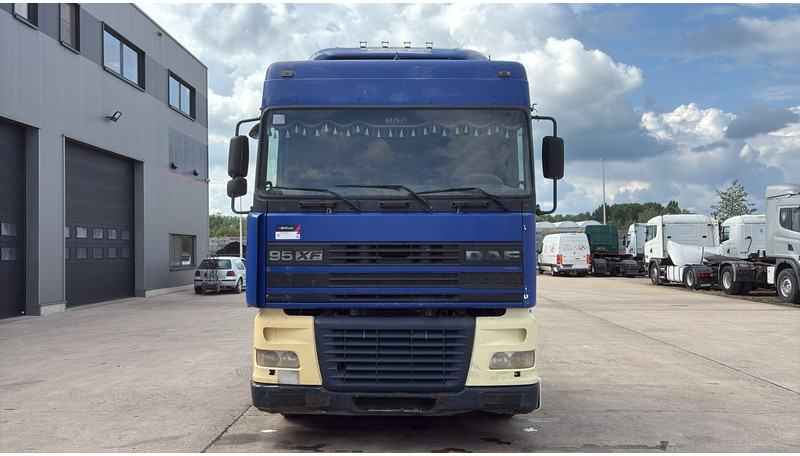 DAF 95 XF 430 (EURO 3 / BOITE MANUELLE / MANUAL GEARBOX) - Çekici: fotoğraf 2 DAF 95 XF 430 (EURO 3 / BOITE MANUELLE / MANUAL GEARBOX) - Çekici: fotoğraf 2