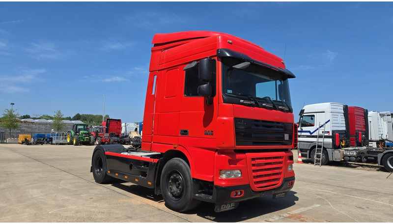DAF XF 105.410 (BOITE MANUELLE / SUPER PROPRE !!! / TRES BONNE ETAT / AIRCO / MANUAL GEARBOX) - Çekici: fotoğraf 3 DAF XF 105.410 (BOITE MANUELLE / SUPER PROPRE !!! / TRES BONNE ETAT / AIRCO / MANUAL GEARBOX) - Çekici: fotoğraf 3