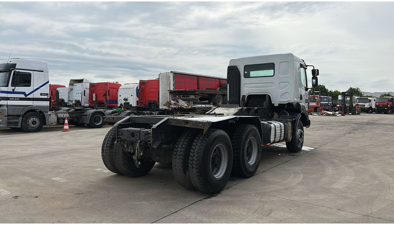 Renault Kerax 460 DXI (TRES BONNE ETAT / LAMES / BOITE MANUELLE / MANUAL GEARBOX / PROPRE / GRAND PONT) - Çekici: fotoğraf 5 Renault Kerax 460 DXI (TRES BONNE ETAT / LAMES / BOITE MANUELLE / MANUAL GEARBOX / PROPRE / GRAND PONT) - Çekici: fotoğraf 5