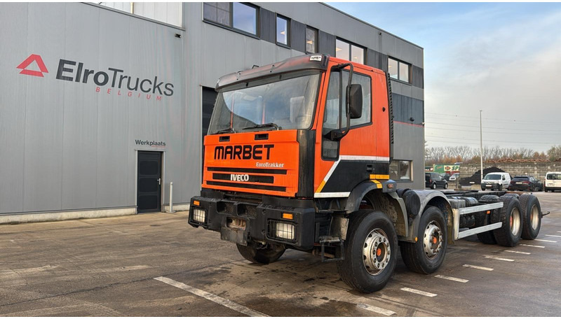 Iveco EUROTRAKKER 340 E 34 (POMPE MANUELLE / GRAND PONT / LAMES / MANUAL PUMP / BIG AXLE / STEEL SUSP.) - Şasi kamyon: fotoğraf 1 Iveco EUROTRAKKER 340 E 34 (POMPE MANUELLE / GRAND PONT / LAMES / MANUAL PUMP / BIG AXLE / STEEL SUSP.) - Şasi kamyon: fotoğraf 1