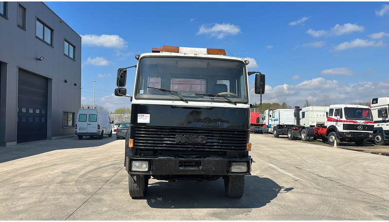 Iveco MAGIRUS 260 - 34 (LIVRAISON GRATUITE AU PORT D'ANVERS / POMPE MANUELLE) - Damperli kamyon: fotoğraf 2 Iveco MAGIRUS 260 - 34 (LIVRAISON GRATUITE AU PORT D'ANVERS / POMPE MANUELLE) - Damperli kamyon: fotoğraf 2