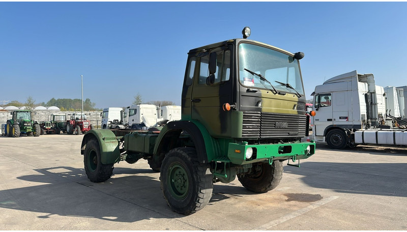Iveco Magirus 110 - 16 (4X4 / 57000 KM / LAMES / GRAND PONT / 6 CYLINDRES EN LIGNE !! / MANUAL PUMP) - Şasi kamyon: fotoğraf 3 Iveco Magirus 110 - 16 (4X4 / 57000 KM / LAMES / GRAND PONT / 6 CYLINDRES EN LIGNE !! / MANUAL PUMP) - Şasi kamyon: fotoğraf 3
