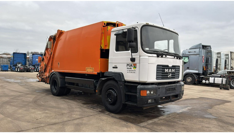 MAN 18.285 (GARBAGE TRUCK / TOP CONDITION / 6 CYLINDER / MANUAL GEARBOX) - Çöp kamyonu: fotoğraf 3 MAN 18.285 (GARBAGE TRUCK / TOP CONDITION / 6 CYLINDER / MANUAL GEARBOX) - Çöp kamyonu: fotoğraf 3
