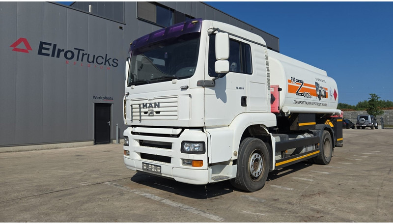MAN TGA 18.460 (14.140L / MANUAL PUMP / MANUAL GEARBOX / TOP CONDITON / BOITE & POMPE MANUELLE) - Tanker kamyon: fotoğraf 1 MAN TGA 18.460 (14.140L / MANUAL PUMP / MANUAL GEARBOX / TOP CONDITON / BOITE & POMPE MANUELLE) - Tanker kamyon: fotoğraf 1