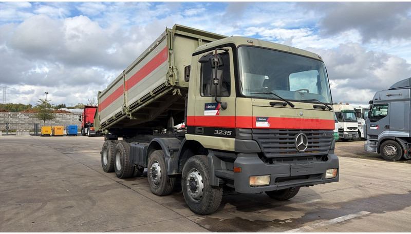 Mercedes-Benz Actros 3235 (EPS / LAMES / GRAND PONT / STEEL SUSP. / 3 PEDALES / MP1) - Damperli kamyon: fotoğraf 3 Mercedes-Benz Actros 3235 (EPS / LAMES / GRAND PONT / STEEL SUSP. / 3 PEDALES / MP1) - Damperli kamyon: fotoğraf 3