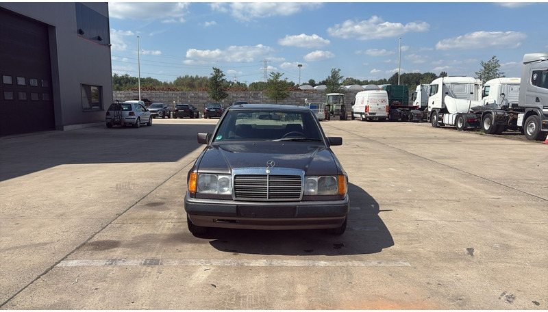 Mercedes-Benz E-Klasse 200 (GERMAN CAR / VOITURE D'ALLEMAGNE / ESSENCE / PETROL / MANUAL) - Sedan araba: fotoğraf 2 Mercedes-Benz E-Klasse 200 (GERMAN CAR / VOITURE D'ALLEMAGNE / ESSENCE / PETROL / MANUAL) - Sedan araba: fotoğraf 2