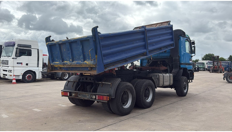 Mercedes-Benz actros 3340 (6X6 / BOITE MANUELLE /MANUAL GEARBOX / 3 PONTS / V6 / MP1) - Damperli kamyon: fotoğraf 5 Mercedes-Benz actros 3340 (6X6 / BOITE MANUELLE /MANUAL GEARBOX / 3 PONTS / V6 / MP1) - Damperli kamyon: fotoğraf 5