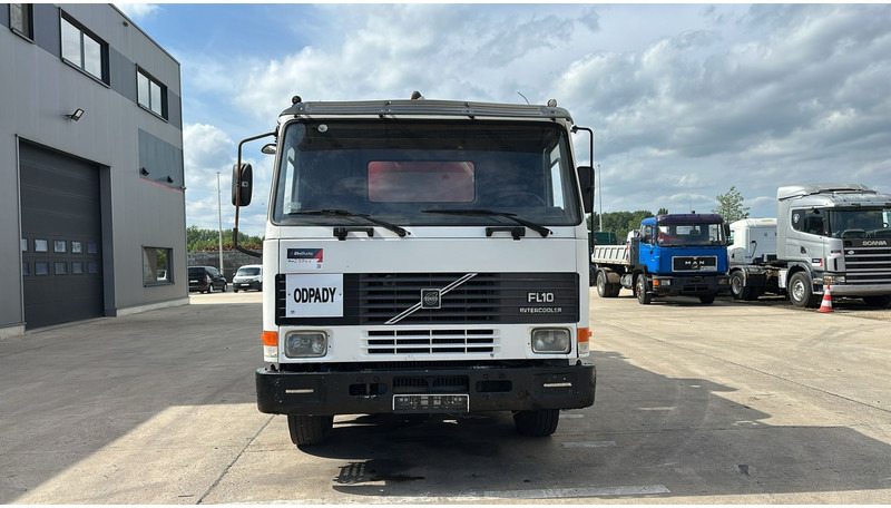 Volvo FL 10 - 280 (12.000L / POMPE MANUELLE / MANUAL PUMP / BOITE MANUELLE / MANUAL GEARBOX) - Vidanjör: fotoğraf 2 Volvo FL 10 - 280 (12.000L / POMPE MANUELLE / MANUAL PUMP / BOITE MANUELLE / MANUAL GEARBOX) - Vidanjör: fotoğraf 2