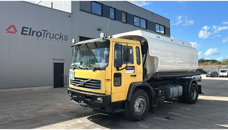 Volvo FL 6-18 (12400 LITERS / 3 COMPARTIMENTS / EURO 2 / STEEL SUSP. / LAMES) - Tanker kamyon: fotoğraf 1 Volvo FL 6-18 (12400 LITERS / 3 COMPARTIMENTS / EURO 2 / STEEL SUSP. / LAMES) - Tanker kamyon: fotoğraf 1