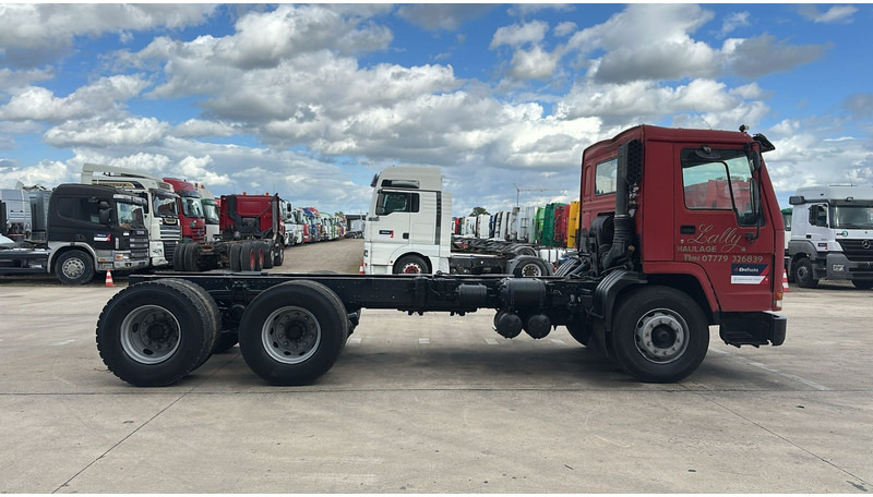 Volvo FL 7 - 260 (6X4 / LAMES / POMPE MANUELLE / MANUAL PUMP / STEEL SUSP.) - Şasi kamyon: fotoğraf 3 Volvo FL 7 - 260 (6X4 / LAMES / POMPE MANUELLE / MANUAL PUMP / STEEL SUSP.) - Şasi kamyon: fotoğraf 3