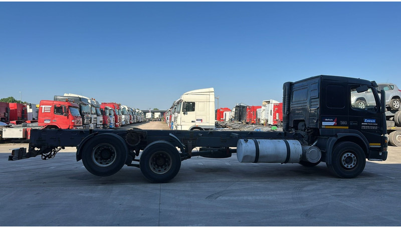Volvo FM 12 - 380 (FULL STEEL SUSP. / SUSP. LAMES / CHASSIS LONGUE / 10 TYRES / TRES BONNE ETAT) - Şasi kamyon: fotoğraf 4 Volvo FM 12 - 380 (FULL STEEL SUSP. / SUSP. LAMES / CHASSIS LONGUE / 10 TYRES / TRES BONNE ETAT) - Şasi kamyon: fotoğraf 4
