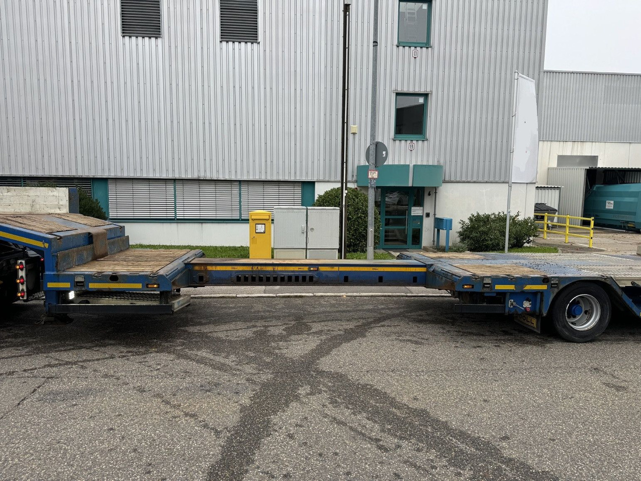 Doll S3L Tele-Tieflader+3,3m Radmulden Lift Lenkachse - Alçak çerçeveli platform dorse: fotoğraf 4 Doll S3L Tele-Tieflader+3,3m Radmulden Lift Lenkachse - Alçak çerçeveli platform dorse: fotoğraf 4