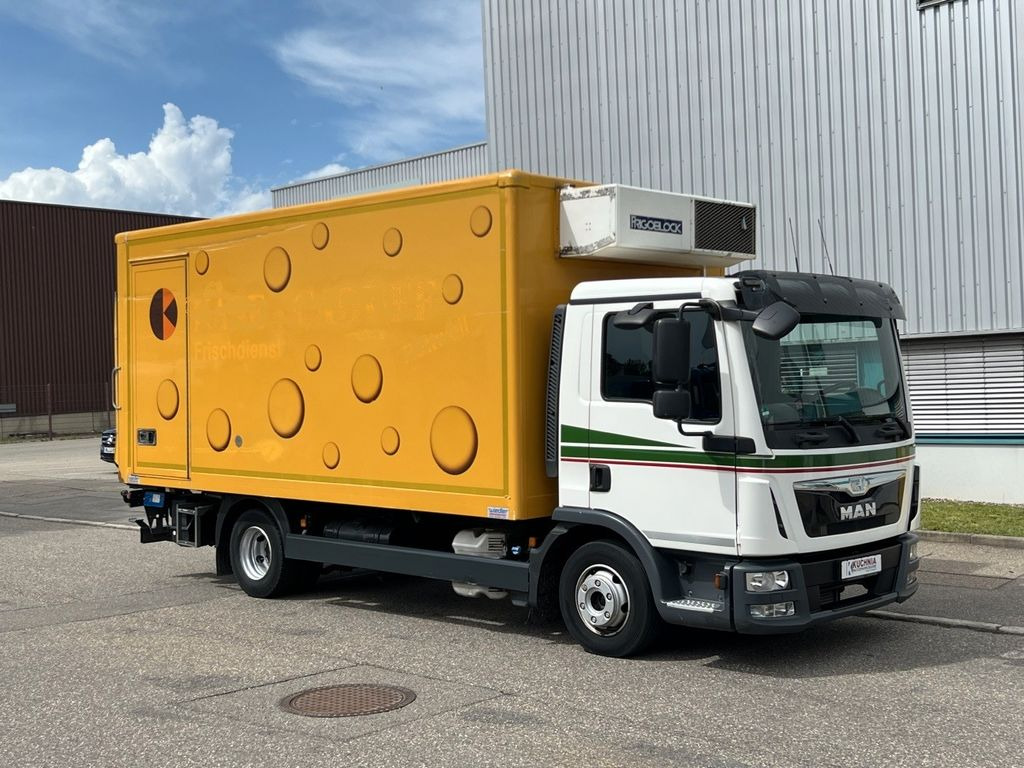 MAN TGL 8.220 Kühlkoffer 5,26m LBW Klima Luftgef. MAN TGL 8.220 Kühlkoffer 5,26m LBW Klima Luftgef. - Frigorifik kamyonet: fotoğraf 1 MAN TGL 8.220 Kühlkoffer 5,26m LBW Klima Luftgef. MAN TGL 8.220 Kühlkoffer 5,26m LBW Klima Luftgef. - Frigorifik kamyonet: fotoğraf 1