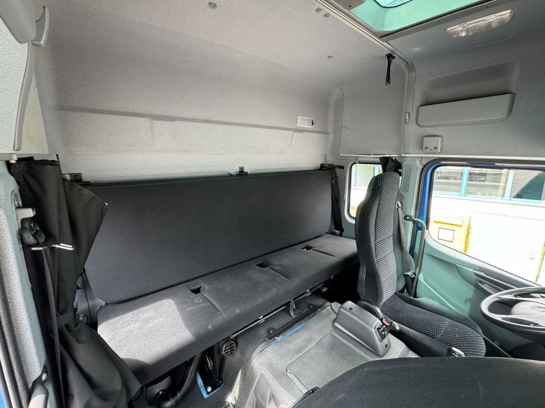 Mercedes-Benz Atego 1224 L Möbelkoffer GH 6-Sitze u-LBW Umzug - Kapalı kasa kamyon: fotoğraf 2 Mercedes-Benz Atego 1224 L Möbelkoffer GH 6-Sitze u-LBW Umzug - Kapalı kasa kamyon: fotoğraf 2