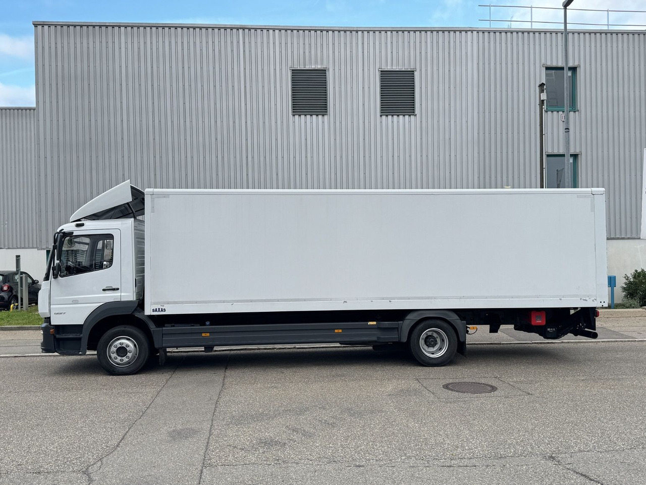 Mercedes-Benz Atego 1227L Koffer 8m LBW Klima Diff. Sperre - Kapalı kasa kamyon: fotoğraf 4 Mercedes-Benz Atego 1227L Koffer 8m LBW Klima Diff. Sperre - Kapalı kasa kamyon: fotoğraf 4