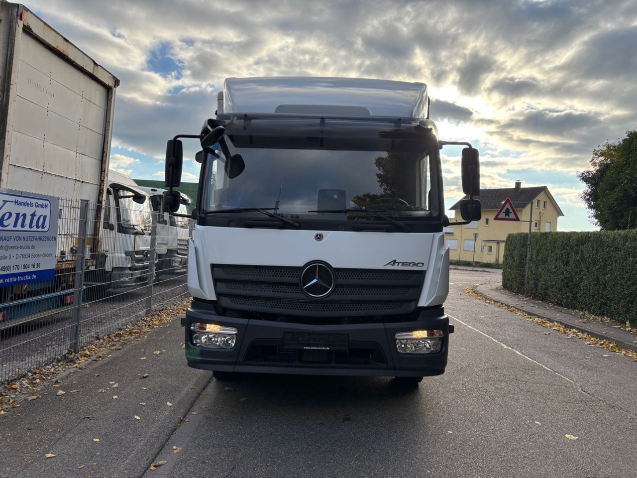 Mercedes-Benz Atego III 1227L, Euro-6, 2xAHK, Klima, Abbiegeas - Kapalı kasa kamyon: fotoğraf 2 Mercedes-Benz Atego III 1227L, Euro-6, 2xAHK, Klima, Abbiegeas - Kapalı kasa kamyon: fotoğraf 2