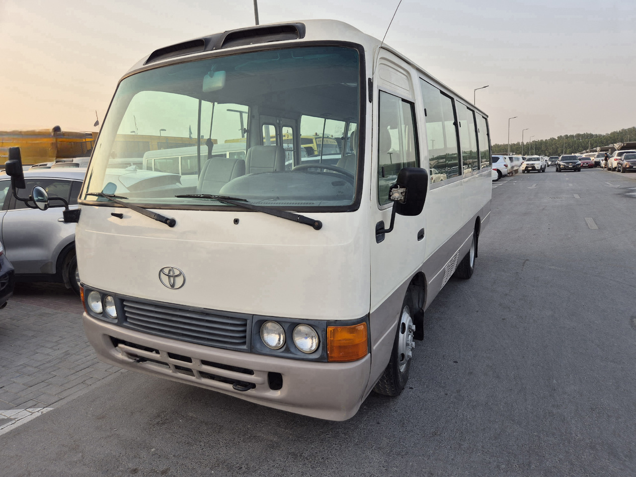 TOYOTA Coaster ... 25 places ...climatisé - Minibüs, Minivan: fotoğraf 2 TOYOTA Coaster ... 25 places ...climatisé - Minibüs, Minivan: fotoğraf 2