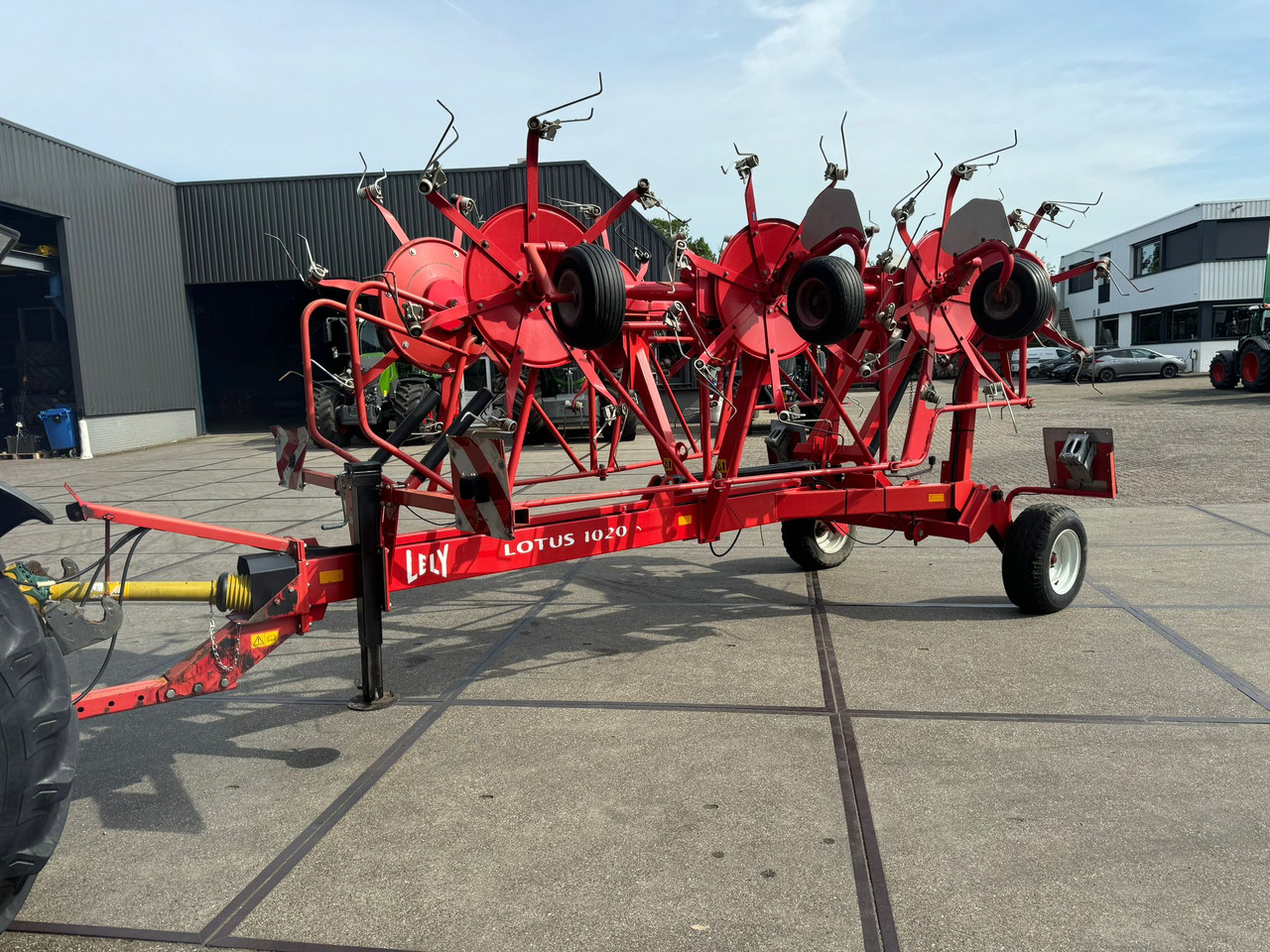 Lely Lotus 1020S - Ot toplama tırmığı: fotoğraf 2 Lely Lotus 1020S - Ot toplama tırmığı: fotoğraf 2