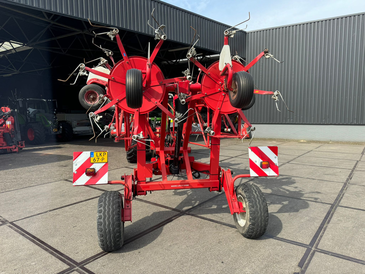 Lely Lotus 1020S - Ot toplama tırmığı: fotoğraf 2 Lely Lotus 1020S - Ot toplama tırmığı: fotoğraf 2