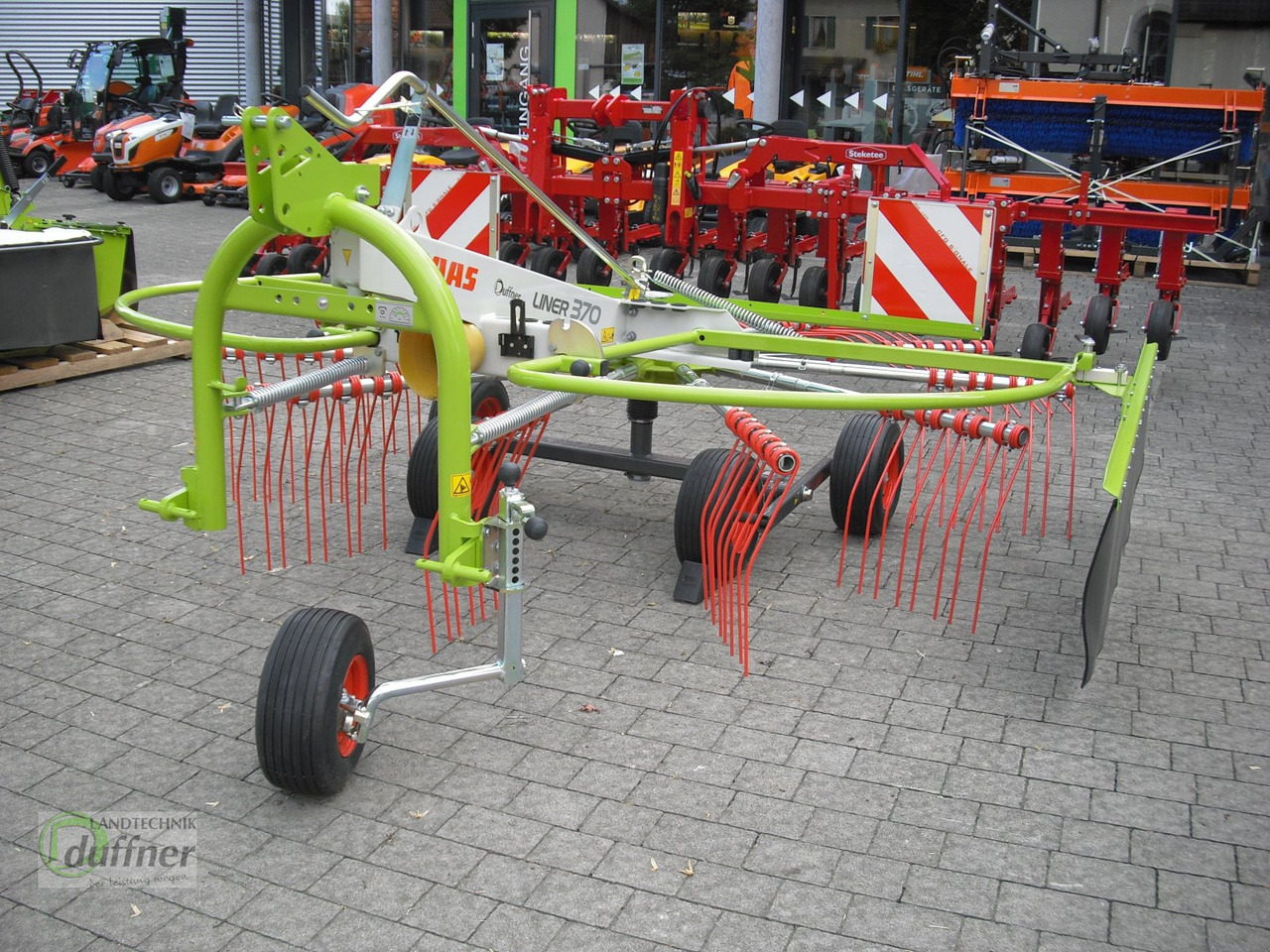 CLAAS Liner 370 - Ot toplama tırmığı: fotoğraf 3 CLAAS Liner 370 - Ot toplama tırmığı: fotoğraf 3
