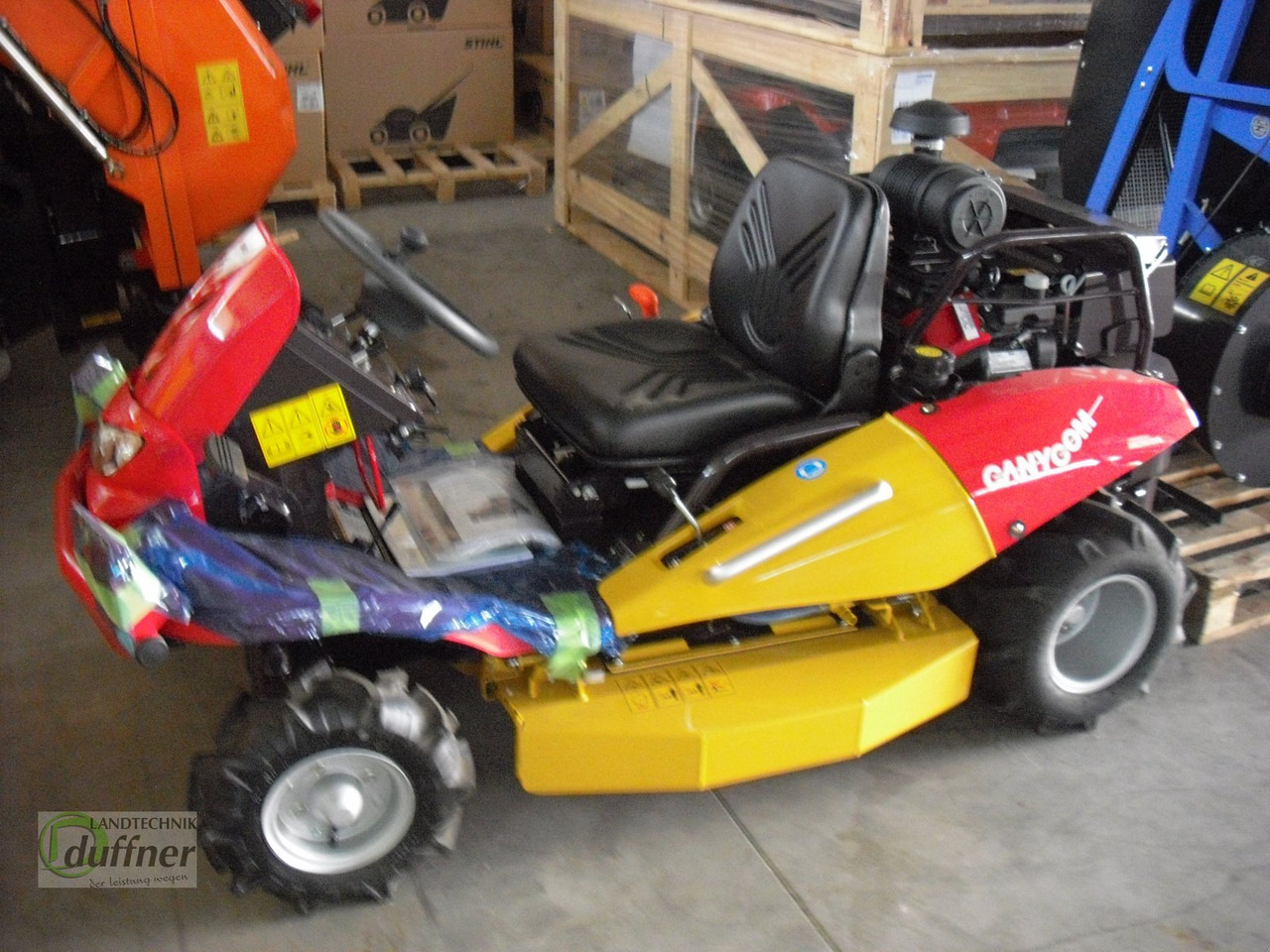 Canycom CMX 2402 - Çim biçme makinesi: fotoğraf 2 Canycom CMX 2402 - Çim biçme makinesi: fotoğraf 2