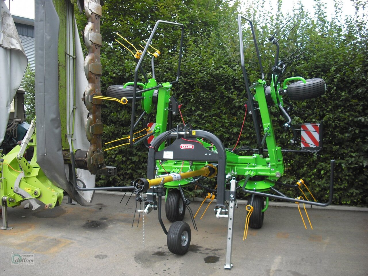 Talex Tornado 550 - Ot toplama tırmığı: fotoğraf 2 Talex Tornado 550 - Ot toplama tırmığı: fotoğraf 2