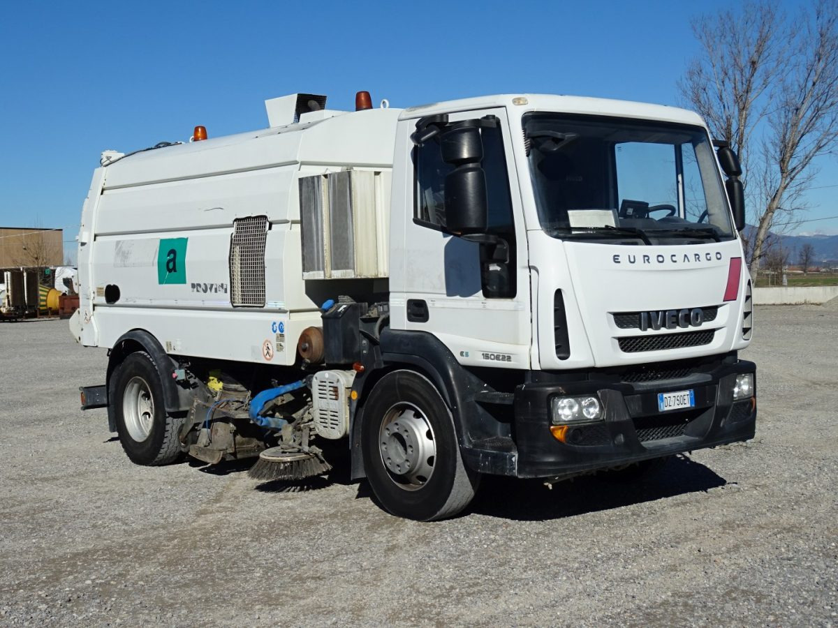 IVECO EUROCARGO 150E22 - Yol süpürme aracı: fotoğraf 1 IVECO EUROCARGO 150E22 - Yol süpürme aracı: fotoğraf 1