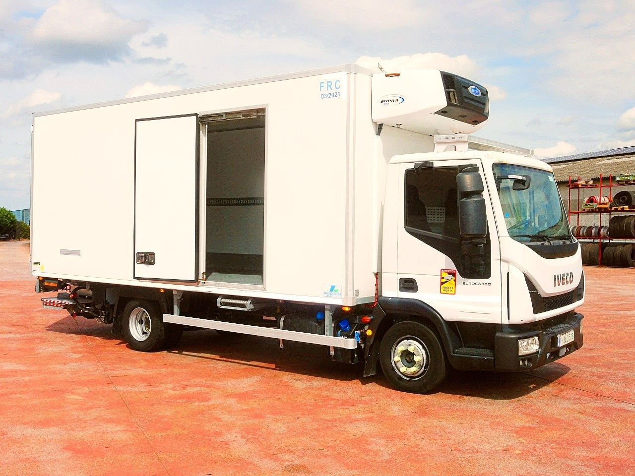 Iveco 100E19 KUHLKOFFER CARRIER SUPRA 550 luft fed A/C - Refrijeratör kamyon: fotoğraf 3 Iveco 100E19 KUHLKOFFER CARRIER SUPRA 550 luft fed A/C - Refrijeratör kamyon: fotoğraf 3