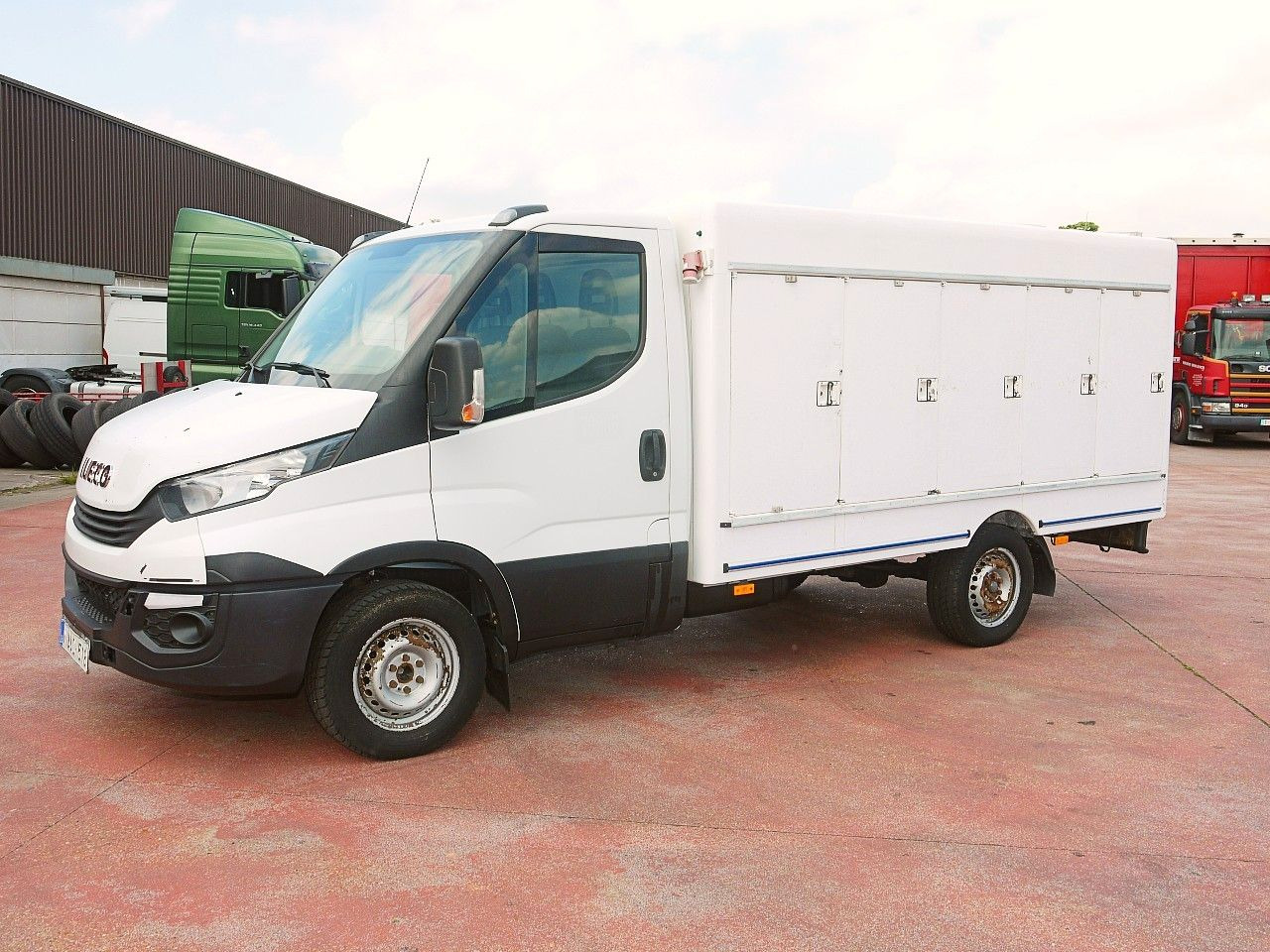 Iveco 35S12 DAILY ISOTHERM KOFFER 5 TURIG / AIRCO - Frigorifik kamyonet: fotoğraf 4 Iveco 35S12 DAILY ISOTHERM KOFFER 5 TURIG / AIRCO - Frigorifik kamyonet: fotoğraf 4