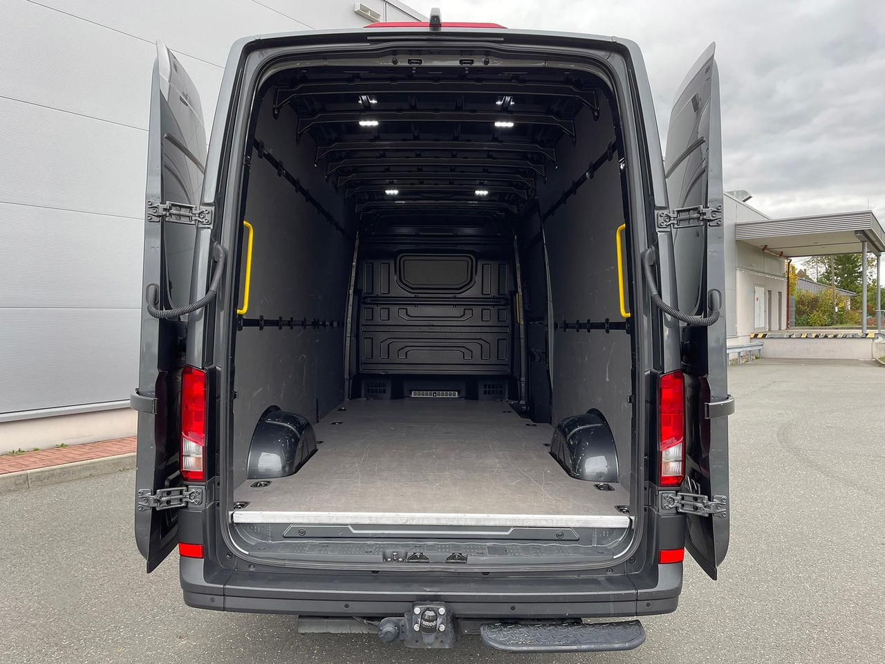 Binek araba MAN TGE 3.160 L4H3 KASTEN TEMPOMAT AHK SITZHZ DAB: fotoğraf 11 Binek araba MAN TGE 3.160 L4H3 KASTEN TEMPOMAT AHK SITZHZ DAB: fotoğraf 11