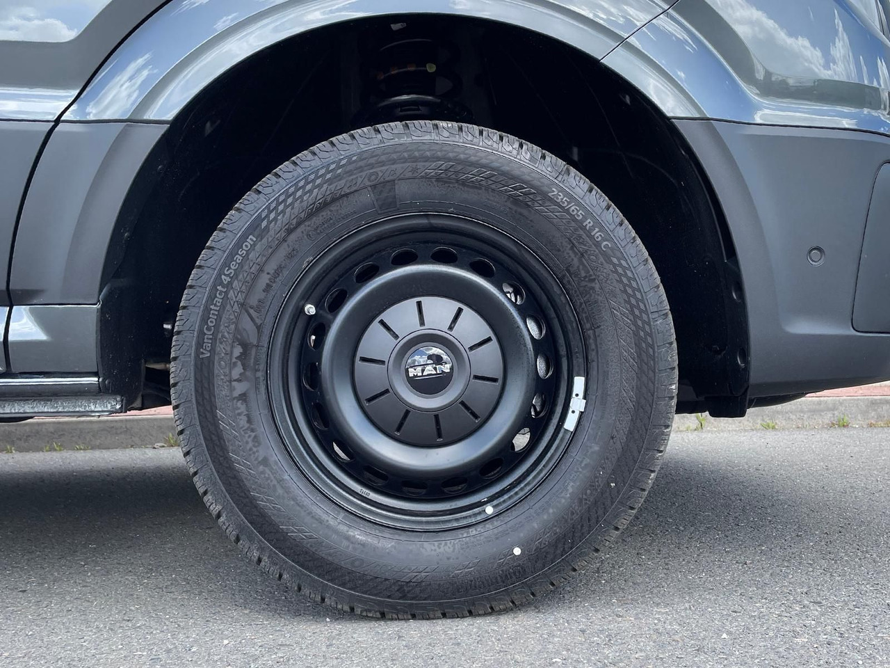 Binek araba MAN TGE 3.180 L3H3 Kasten 4x4 AHK ACC LED NAV SITZHZ: fotoğraf 34