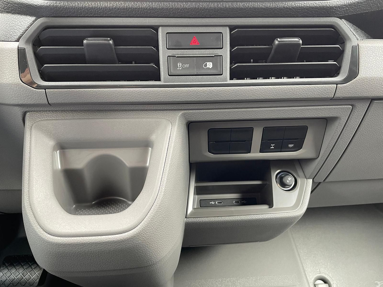 Binek araba MAN TGE 3.180 L3H3 Kasten 4x4 AHK ACC LED NAV SITZHZ: fotoğraf 32