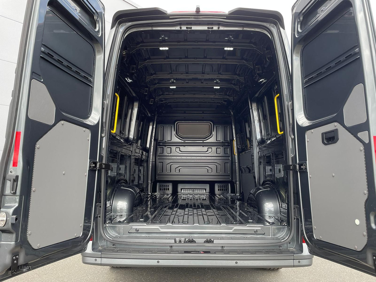 Panelvan MAN TGE 3.200 L3H3 Kasten 4x4 Individual S ACC STHZ: fotoğraf 32