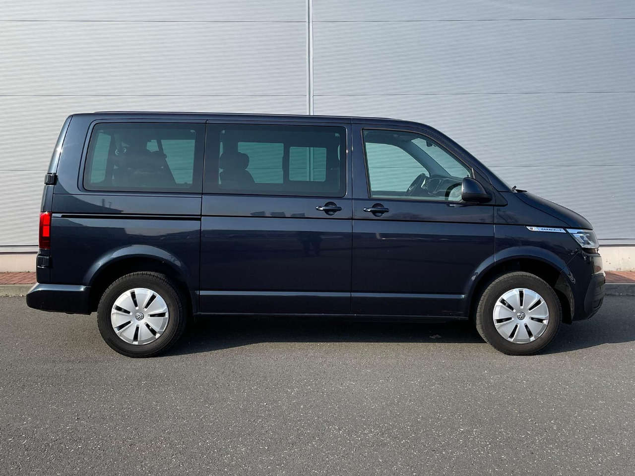 Volkswagen T6.1 Caravelle Comfortline NAV LED TEMP DAB PDC - Minivan: fotoğraf 5 Volkswagen T6.1 Caravelle Comfortline NAV LED TEMP DAB PDC - Minivan: fotoğraf 5