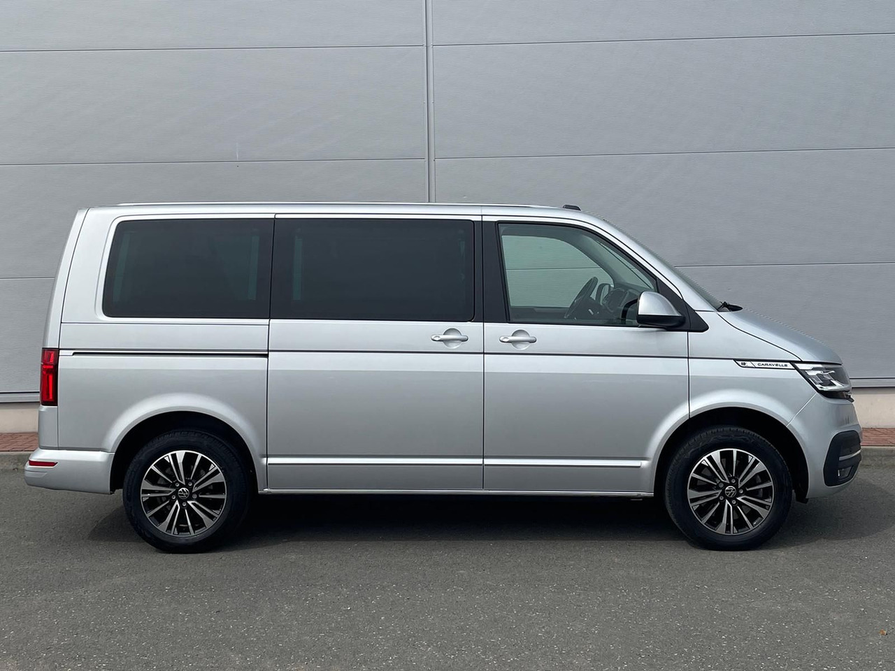 Volkswagen T6.1 Caravelle Highline STANDHZ NAVI LEDER PDC - Minivan: fotoğraf 5 Volkswagen T6.1 Caravelle Highline STANDHZ NAVI LEDER PDC - Minivan: fotoğraf 5