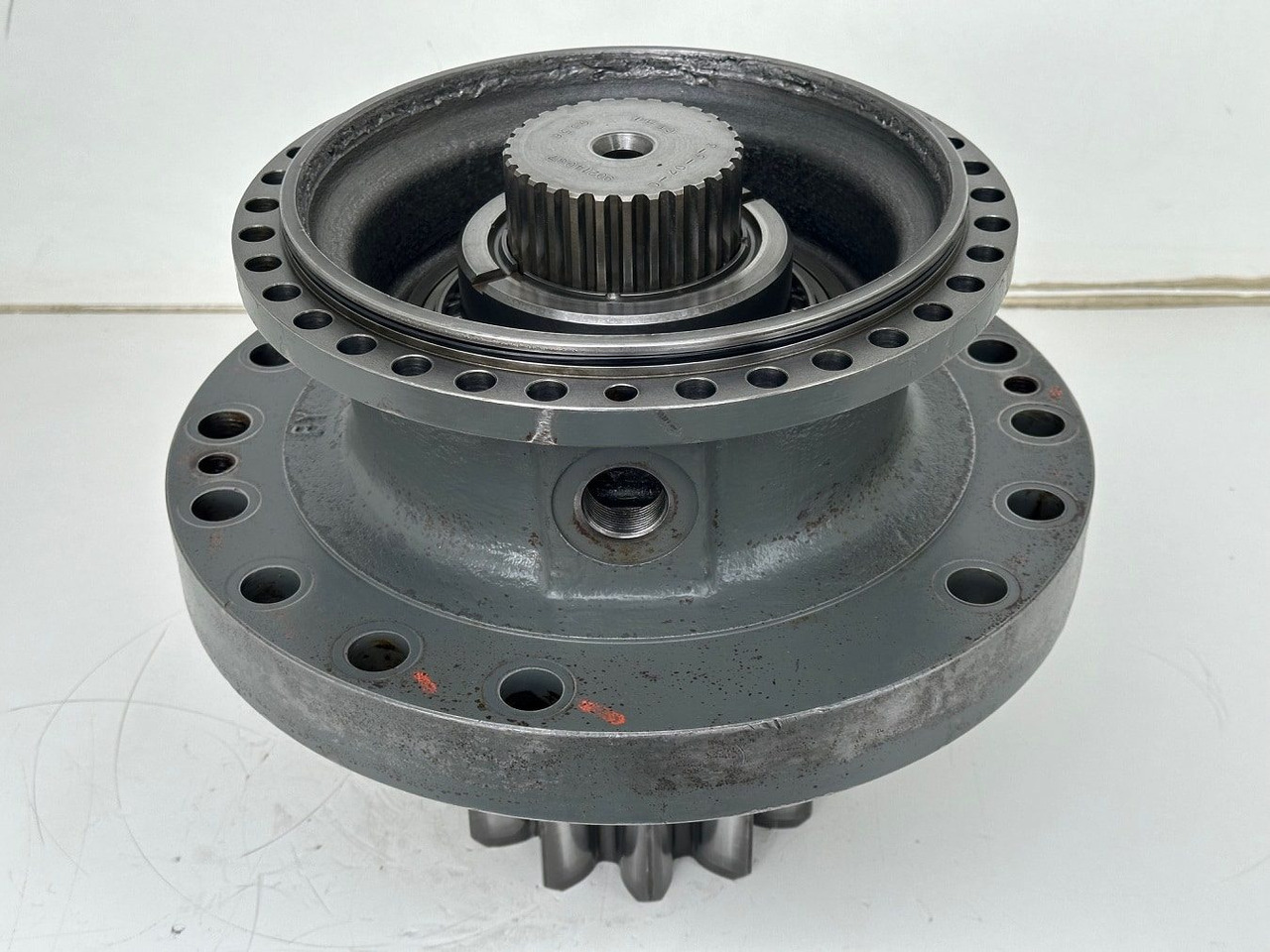 Liebherr Abtriebswellengehäuse ID-Nr.90013701 mit Abtriebswelle ID-Nr.90214087. SAT275A290. R922 LC-1486. R924 LC-1487. #0556#0579# - Dönüş motoru - İş makinaları: fotoğraf 3 Liebherr Abtriebswellengehäuse ID-Nr.90013701 mit Abtriebswelle ID-Nr.90214087. SAT275A290. R922 LC-1486. R924 LC-1487. #0556#0579# - Dönüş motoru - İş makinaları: fotoğraf 3