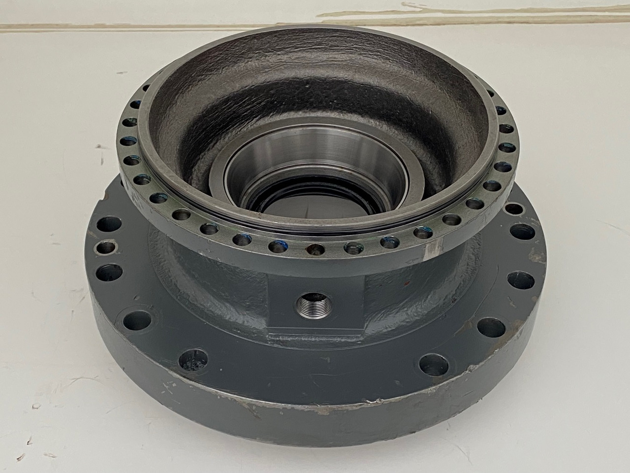 Liebherr Abtriebswellengehäuse ID-Nr.90015650 and Kegelrollenlager ID-Nr.761008503. - Dönüş motoru - Paletli ekskavatör: fotoğraf 1 Liebherr Abtriebswellengehäuse ID-Nr.90015650 and Kegelrollenlager ID-Nr.761008503. - Dönüş motoru - Paletli ekskavatör: fotoğraf 1