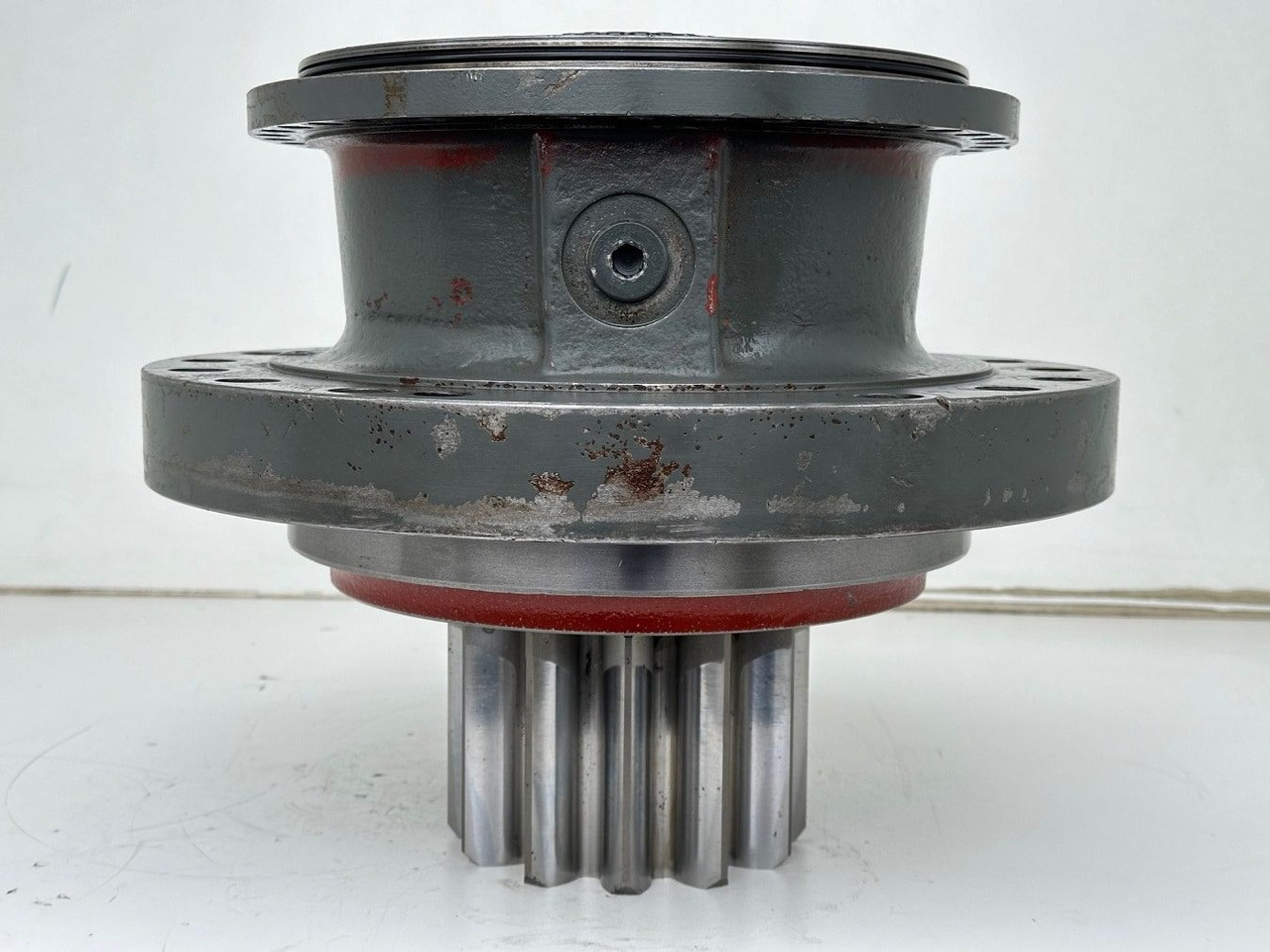 Liebherr Abtriebswellengehäuse ID-Nr.90018934 mit Abtriebswelle ID-Nr.90204999. SAT275/260 - SAT275/261 - SAT275/266 - SAT275/289. #08851#01696# - Dönüş motoru - İş makinaları: fotoğraf 1 Liebherr Abtriebswellengehäuse ID-Nr.90018934 mit Abtriebswelle ID-Nr.90204999. SAT275/260 - SAT275/261 - SAT275/266 - SAT275/289. #08851#01696# - Dönüş motoru - İş makinaları: fotoğraf 1