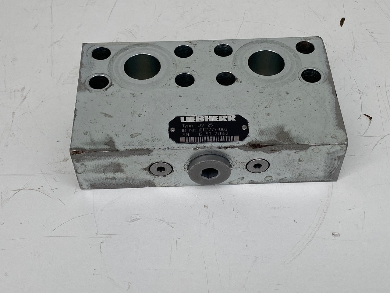 Liebherr Dämpfungsventil ID-Nr.10121777. P924 COMP, P926, R926, R916, R922, R924 COMP, R924, R926 COMP, R926, R930, R936, R946, R950 T, R960 T. #DÄ27652# - Dönüş motoru - Ekskavatör: fotoğraf 1 Liebherr Dämpfungsventil ID-Nr.10121777. P924 COMP, P926, R926, R916, R922, R924 COMP, R924, R926 COMP, R926, R930, R936, R946, R950 T, R960 T. #DÄ27652# - Dönüş motoru - Ekskavatör: fotoğraf 1