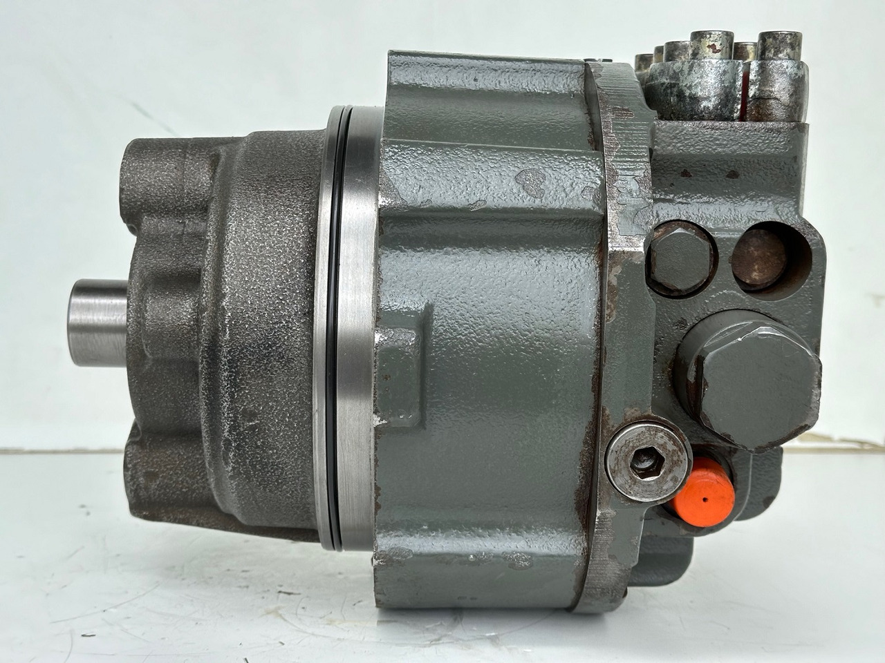Liebherr Hydraulikeinbaumotor CMVE O 108. ID-Nr.10118562 - ID-Nr.10132610 - ID-Nr.10129048. LOS1916, LOS916, LOS926, R906, R916, R918, R920, R922, R924, R926COMP, R926, R936. #28313# - Hidrolik motor - İş makinaları: fotoğraf 4 Liebherr Hydraulikeinbaumotor CMVE O 108. ID-Nr.10118562 - ID-Nr.10132610 - ID-Nr.10129048. LOS1916, LOS916, LOS926, R906, R916, R918, R920, R922, R924, R926COMP, R926, R936. #28313# - Hidrolik motor - İş makinaları: fotoğraf 4