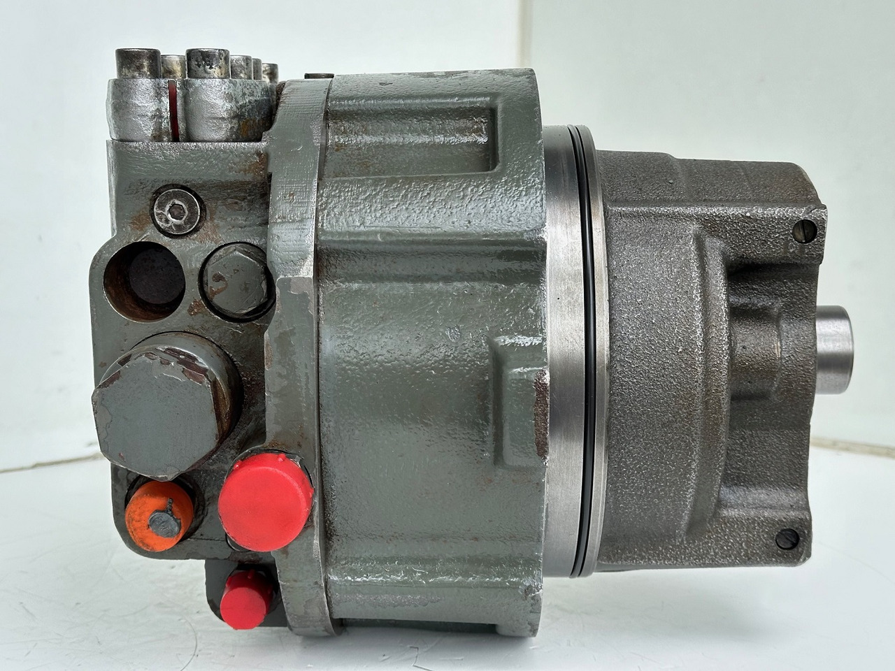 Liebherr Hydraulikeinbaumotor CMVE O 108. ID-Nr.10118562 - ID-Nr.10132610 - ID-Nr.10129048. LOS1916, LOS916, LOS926, R906, R916, R918, R920, R922, R924, R926COMP, R926, R936. #28313# - Hidrolik motor - İş makinaları: fotoğraf 3 Liebherr Hydraulikeinbaumotor CMVE O 108. ID-Nr.10118562 - ID-Nr.10132610 - ID-Nr.10129048. LOS1916, LOS916, LOS926, R906, R916, R918, R920, R922, R924, R926COMP, R926, R936. #28313# - Hidrolik motor - İş makinaları: fotoğraf 3
