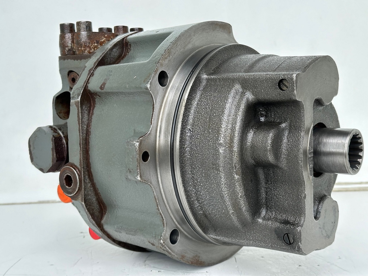 Liebherr Hydraulikeinbaumotor CMVE O 108. ID-Nr.10118562 - ID-Nr.10132610 - ID-Nr.10129048. LOS1916, LOS916, LOS926, R906, R916, R918, R920, R922, R924, R926COMP, R926, R936. #28314# - Hidrolik motor - İş makinaları: fotoğraf 1 Liebherr Hydraulikeinbaumotor CMVE O 108. ID-Nr.10118562 - ID-Nr.10132610 - ID-Nr.10129048. LOS1916, LOS916, LOS926, R906, R916, R918, R920, R922, R924, R926COMP, R926, R936. #28314# - Hidrolik motor - İş makinaları: fotoğraf 1