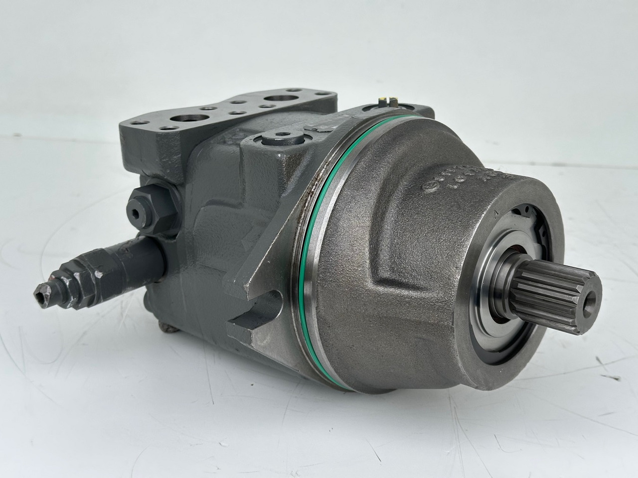 Liebherr Hydraulikeinbaumotor Typ:FMF058. ID-Nr.12483261. SAT275/266. R926 K-LC-1565, R926 K-LC-1827, R930 T-1980. #12483261.00573# - Hidrolik motor - Paletli ekskavatör: fotoğraf 2 Liebherr Hydraulikeinbaumotor Typ:FMF058. ID-Nr.12483261. SAT275/266. R926 K-LC-1565, R926 K-LC-1827, R930 T-1980. #12483261.00573# - Hidrolik motor - Paletli ekskavatör: fotoğraf 2
